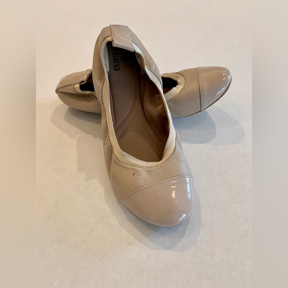 Nude flats